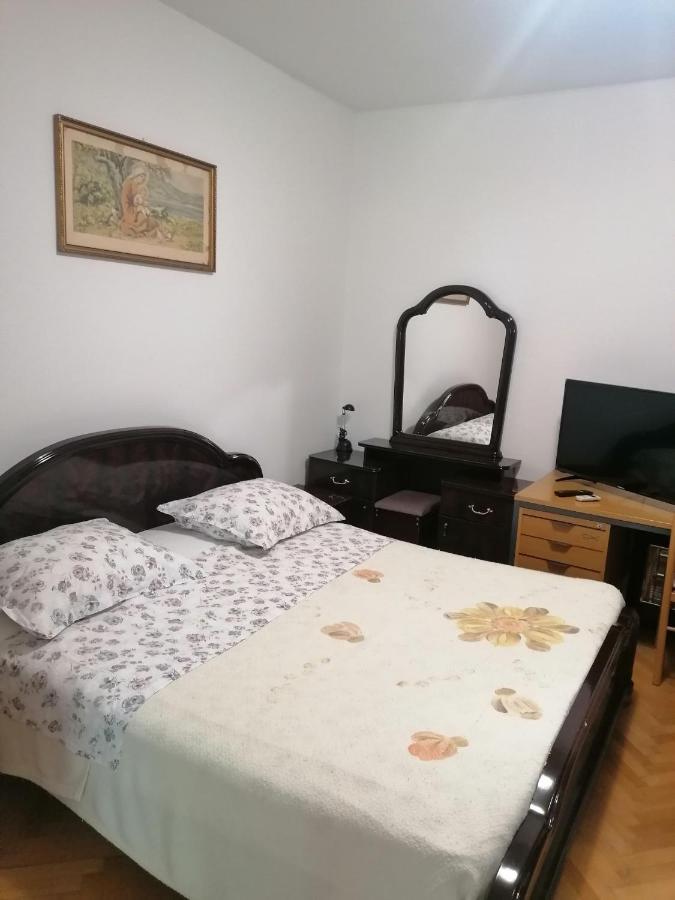 Apartments And Rooms Tomas โปดสตรานา ภายนอก รูปภาพ