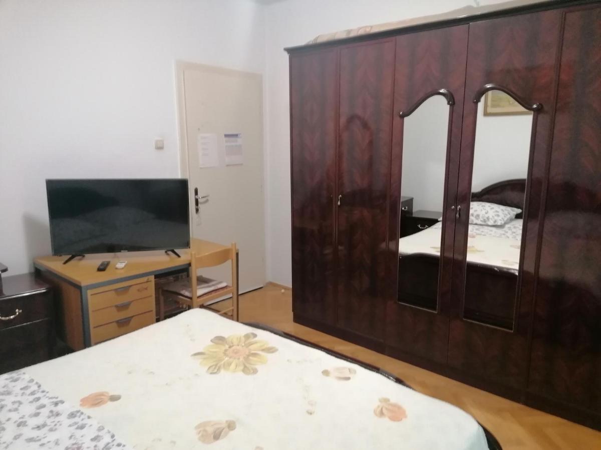 Apartments And Rooms Tomas โปดสตรานา ภายนอก รูปภาพ