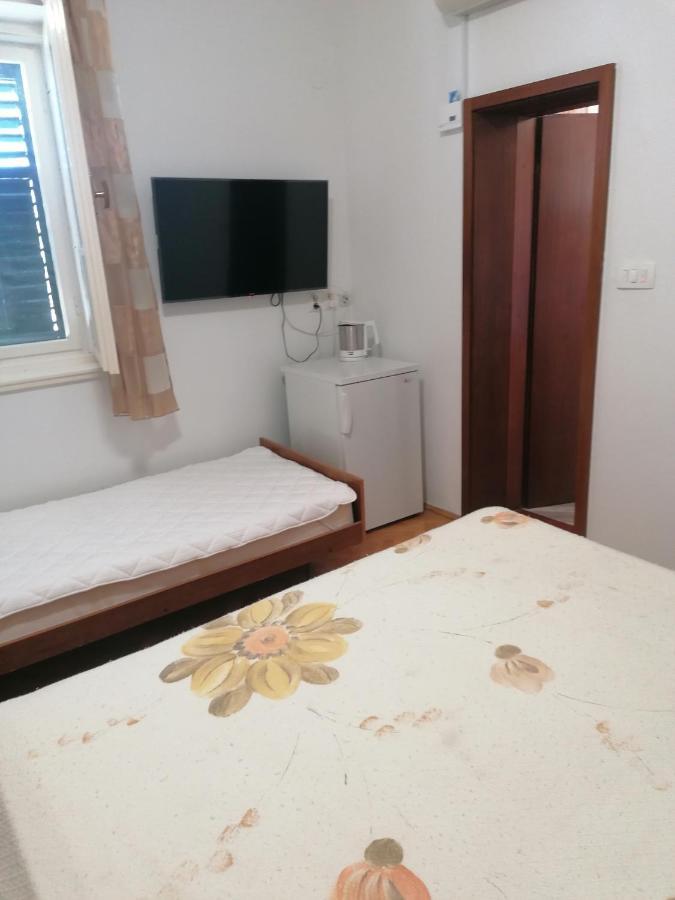 Apartments And Rooms Tomas โปดสตรานา ภายนอก รูปภาพ