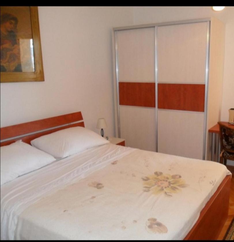 Apartments And Rooms Tomas โปดสตรานา ภายนอก รูปภาพ