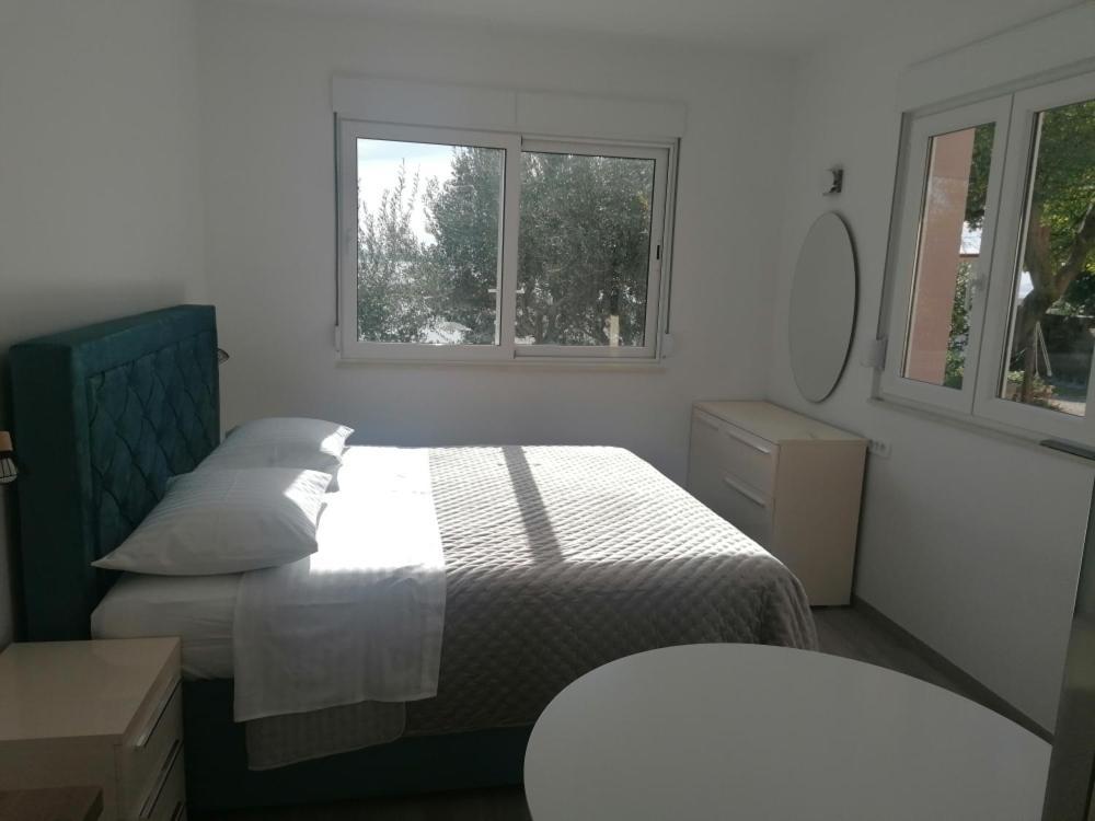 Apartments And Rooms Tomas โปดสตรานา ภายนอก รูปภาพ
