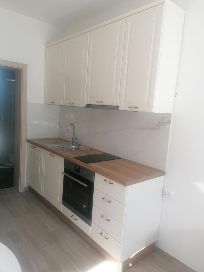 Apartments And Rooms Tomas โปดสตรานา ภายนอก รูปภาพ