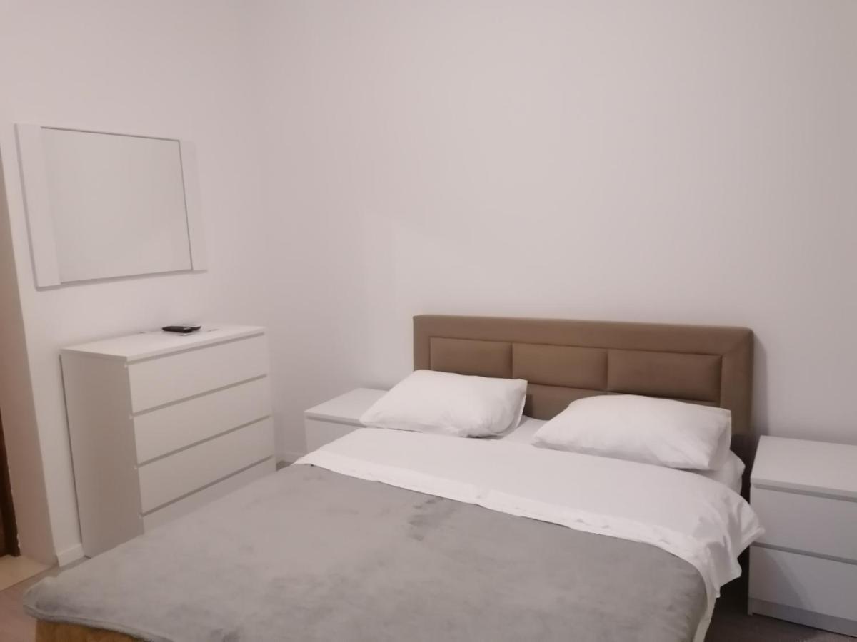 Apartments And Rooms Tomas โปดสตรานา ภายนอก รูปภาพ