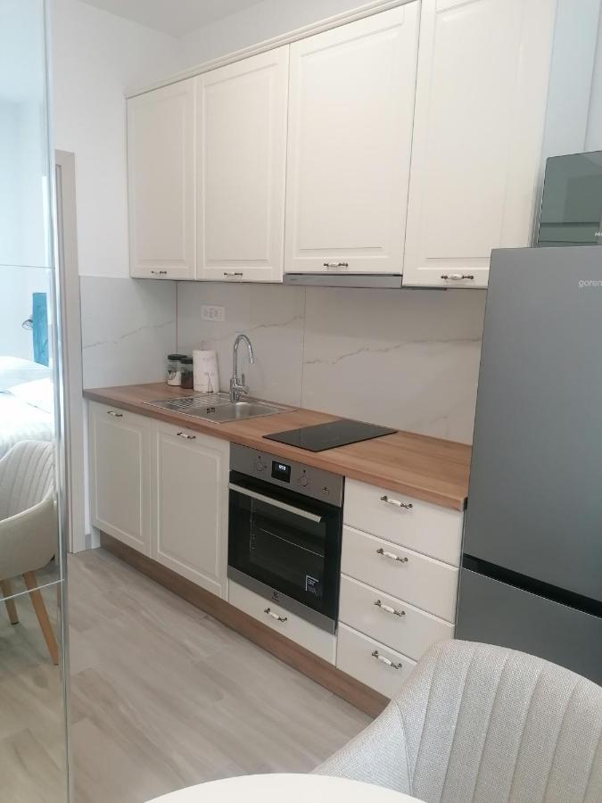Apartments And Rooms Tomas โปดสตรานา ภายนอก รูปภาพ