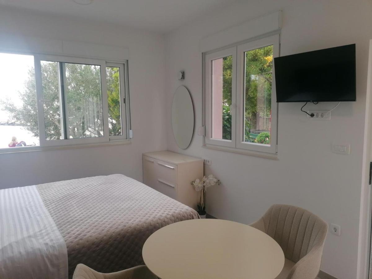 Apartments And Rooms Tomas โปดสตรานา ภายนอก รูปภาพ