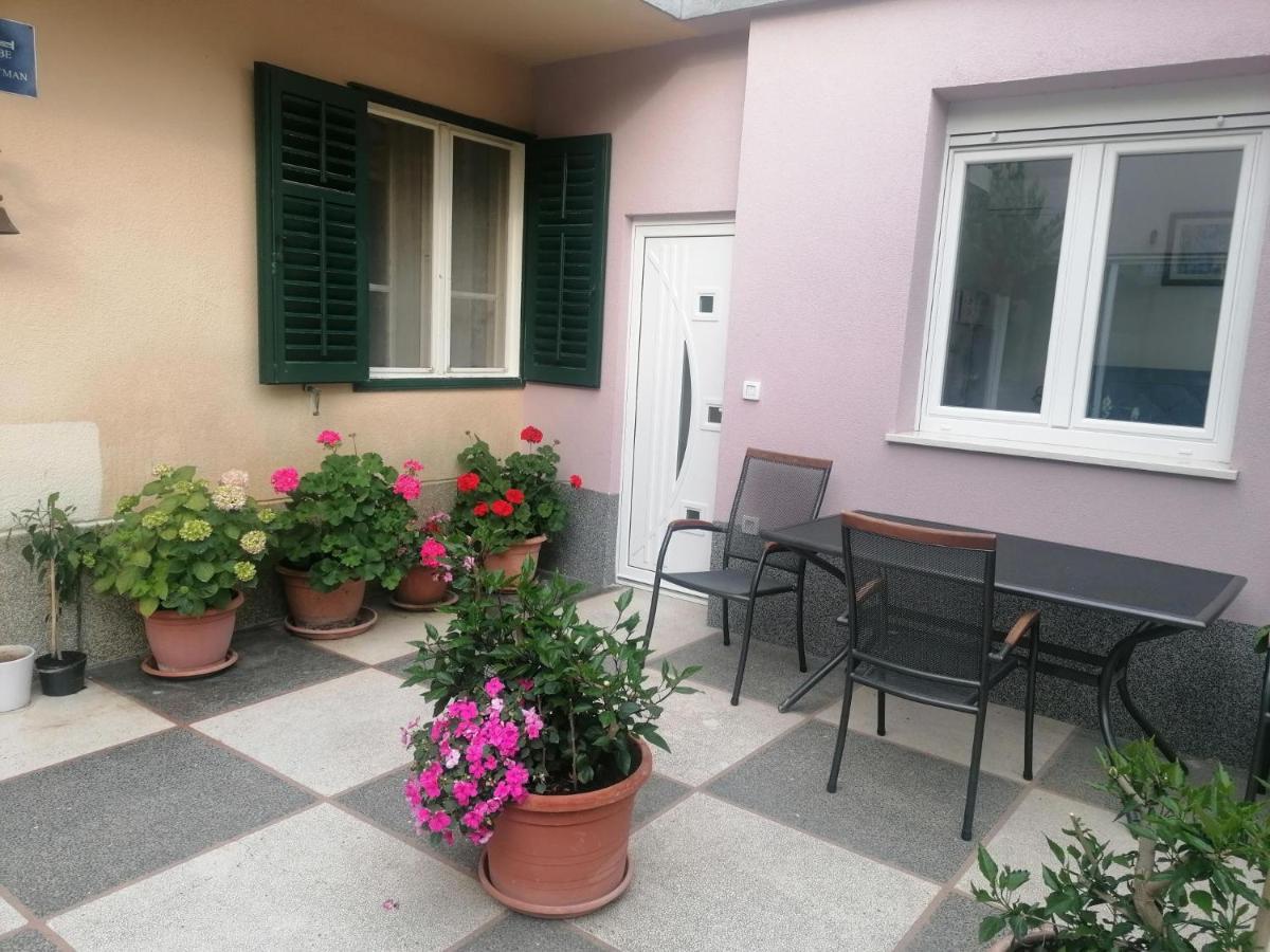 Apartments And Rooms Tomas โปดสตรานา ภายนอก รูปภาพ