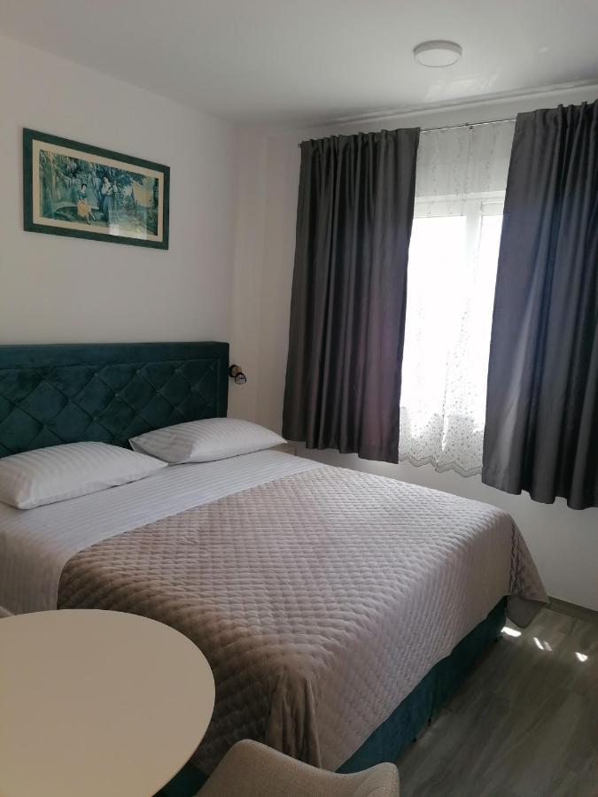 Apartments And Rooms Tomas โปดสตรานา ภายนอก รูปภาพ