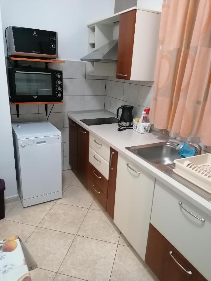 Apartments And Rooms Tomas โปดสตรานา ภายนอก รูปภาพ